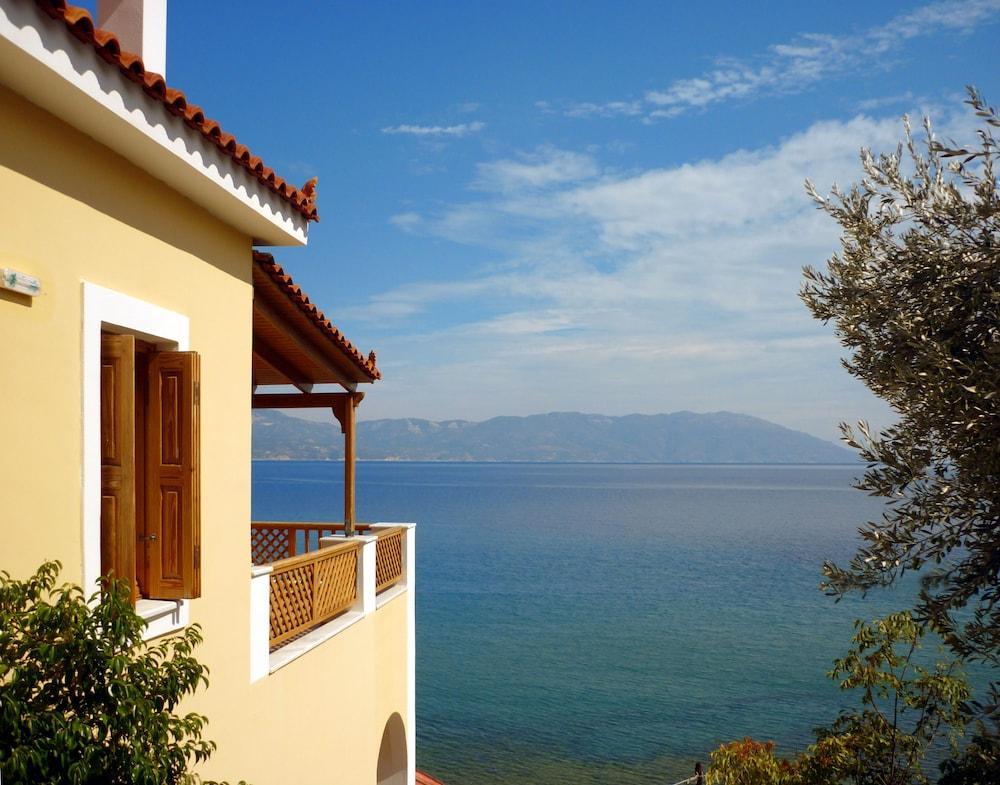 Nereides Seaside Apartments Marathokampos Bagian luar foto