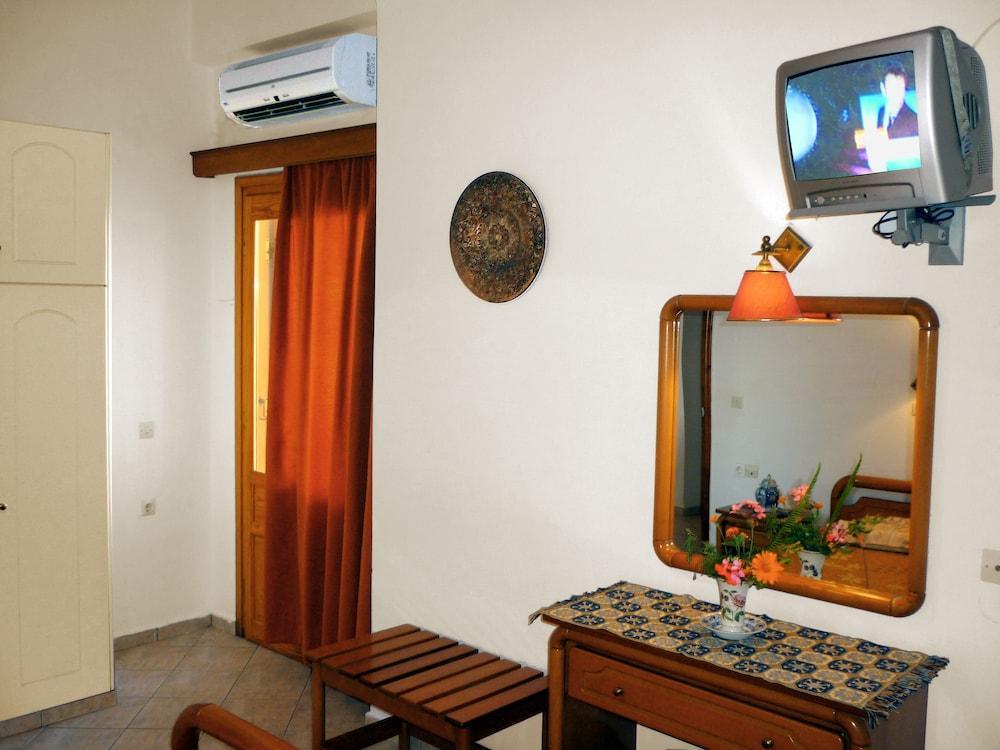 Nereides Seaside Apartments Marathokampos Bagian luar foto