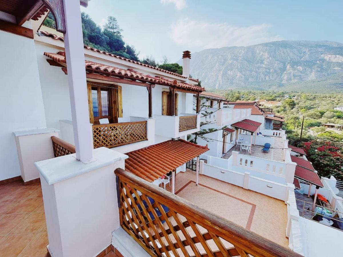 Nereides Seaside Apartments Marathokampos Bagian luar foto