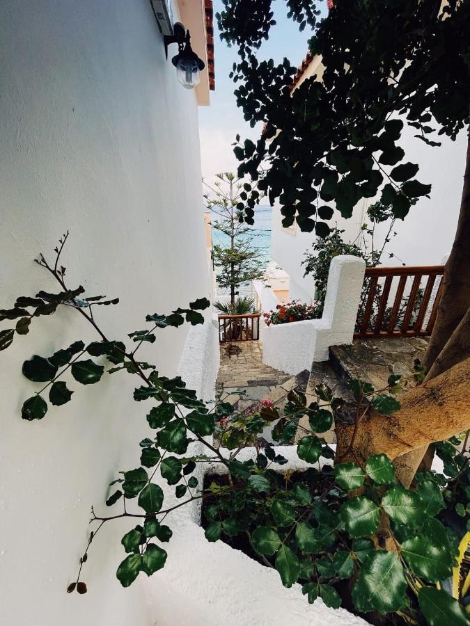 Nereides Seaside Apartments Marathokampos Bagian luar foto