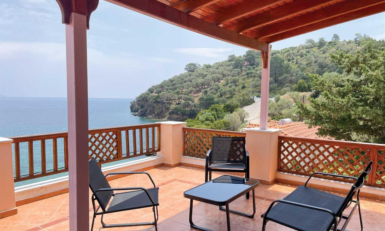 Nereides Seaside Apartments Marathokampos Bagian luar foto