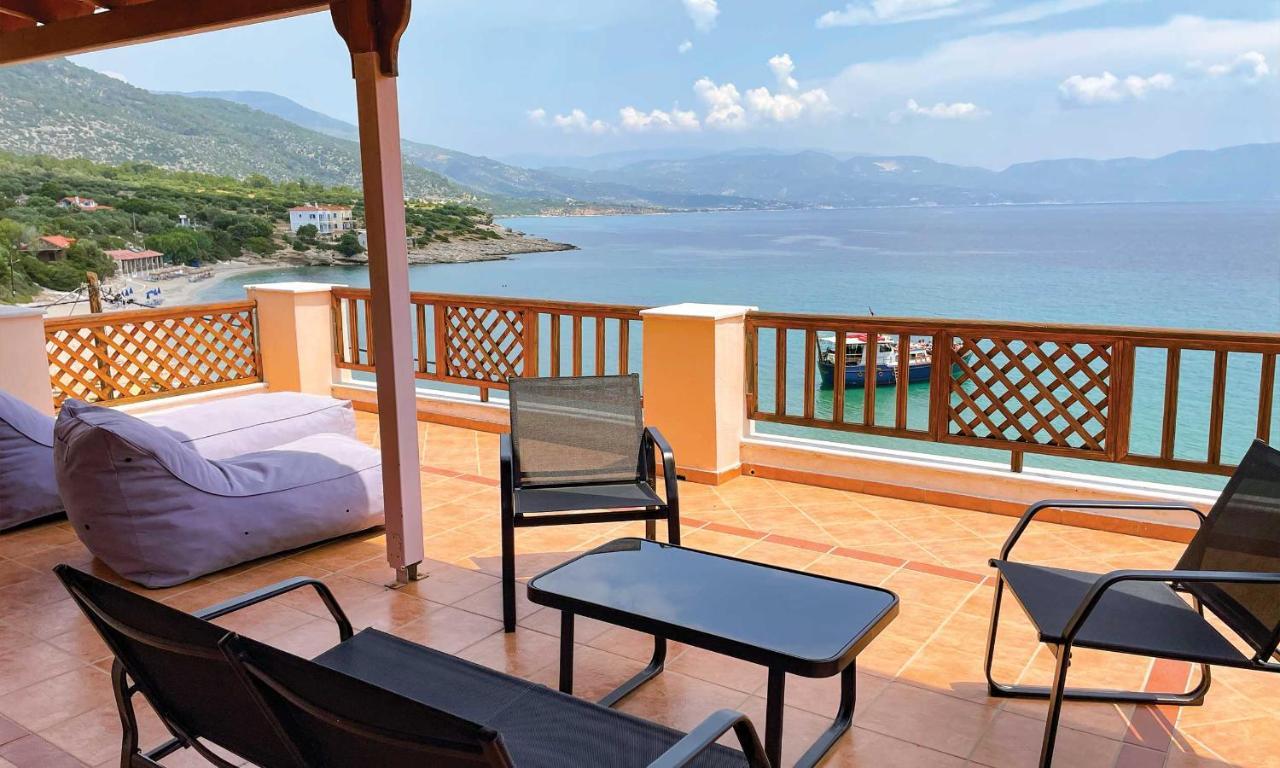 Nereides Seaside Apartments Marathokampos Bagian luar foto