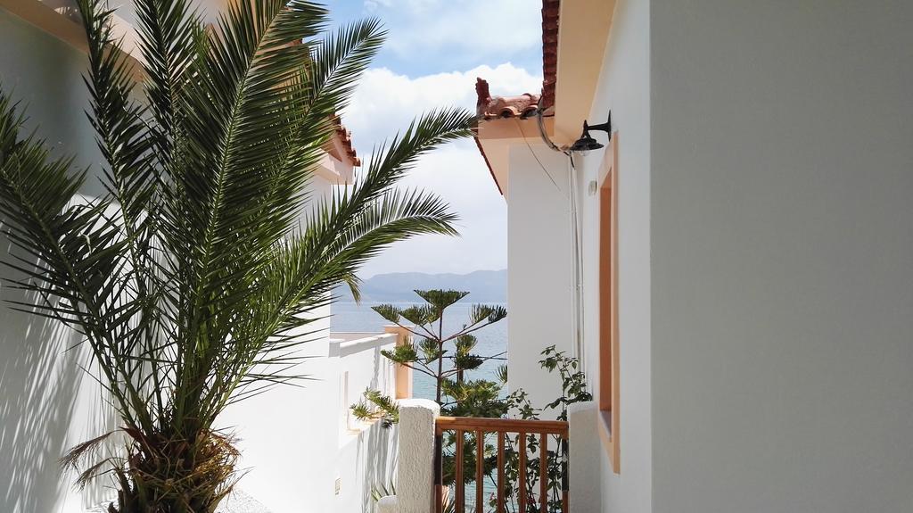 Nereides Seaside Apartments Marathokampos Bagian luar foto