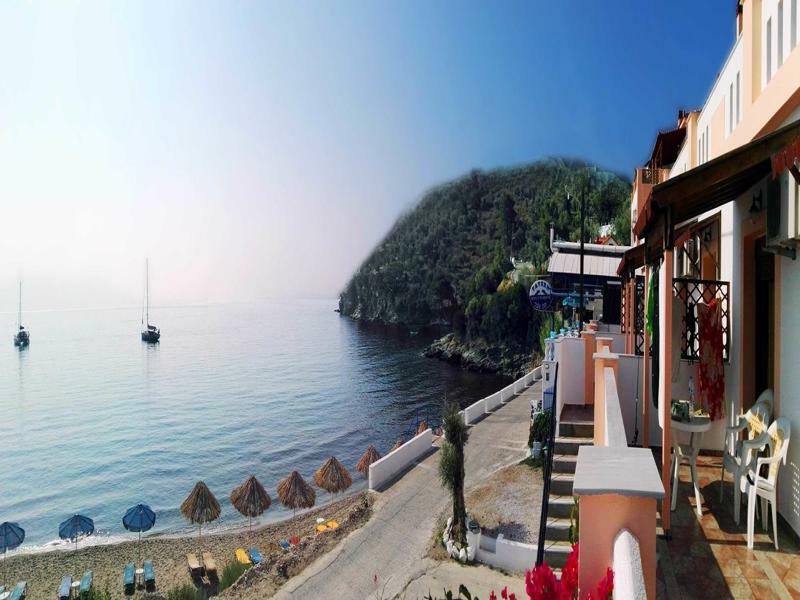 Nereides Seaside Apartments Marathokampos Bagian luar foto